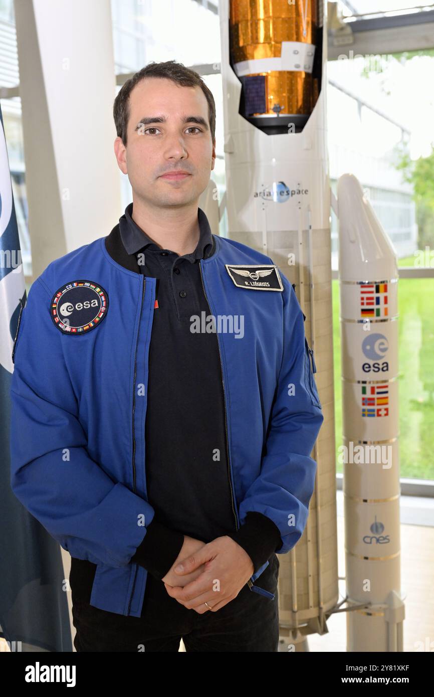 Köln, Deutschland. Oktober 2024. Raphael Liegeois posiert für den Fotografen während eines Besuchs im Europäischen Astronauten-Ausbildungszentrum (EAC) der Europäischen Weltraumorganisation (ESA) in Köln am Mittwoch, den 2. Oktober 2024. Das 1990 gegründete Referenzzentrum für die Auswahl, Ausbildung und Unterstützung europäischer Astronauten. Seine Einrichtungen werden auch für die Durchführung von Raumfahrtforschungen und Testgeräten genutzt, die für den Einsatz in den Weltraum ausgelegt sind. BELGA PHOTO ERIC LALMAND Credit: Belga News Agency/Alamy Live News Stockfoto