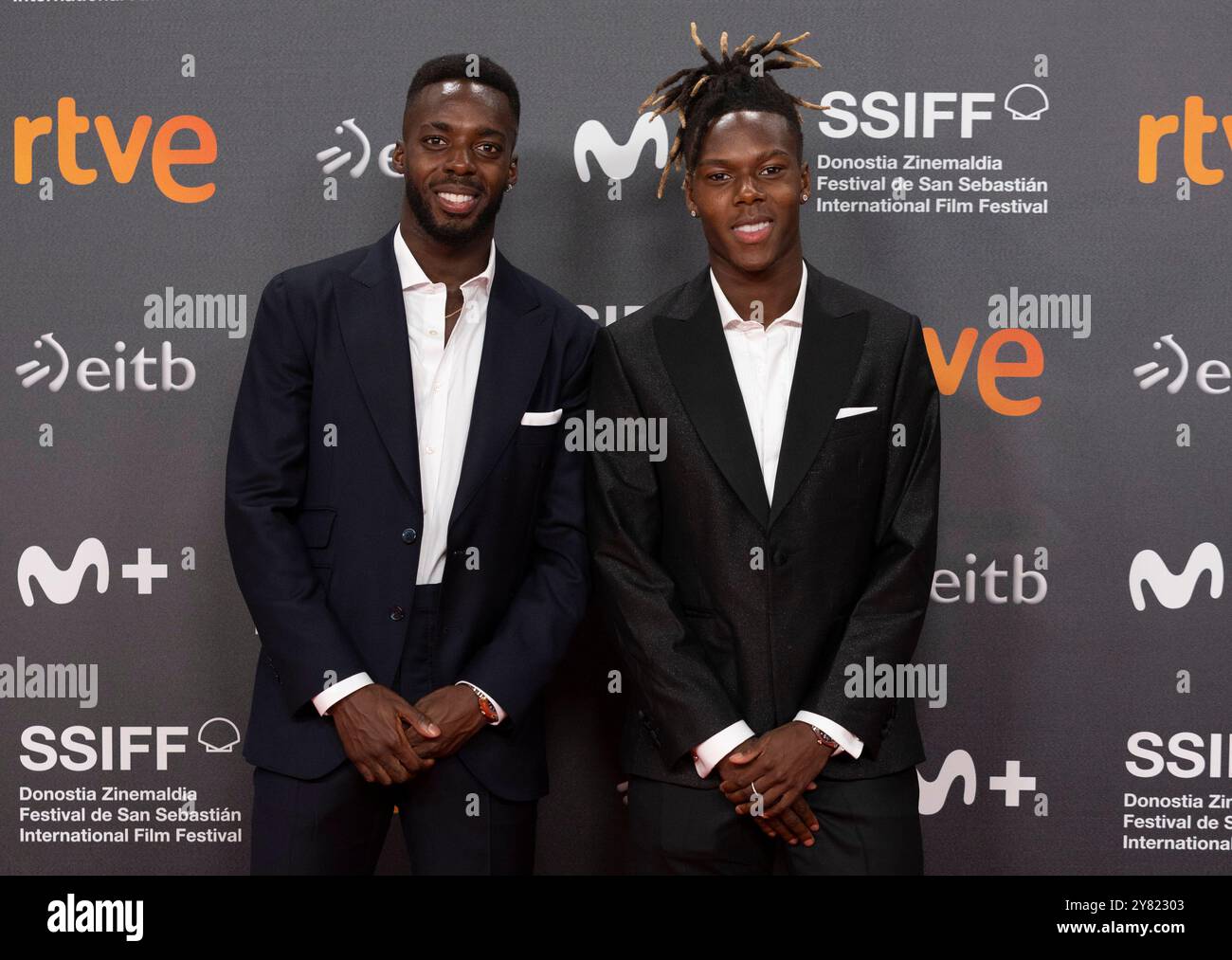 Iñaki Williams und Nico Williams nehmen an der Eröffnungszeremonie von „Emmanuelle“ während des 72. San Sebastian International Film Festival im Kursaal Palace Teil. Stockfoto