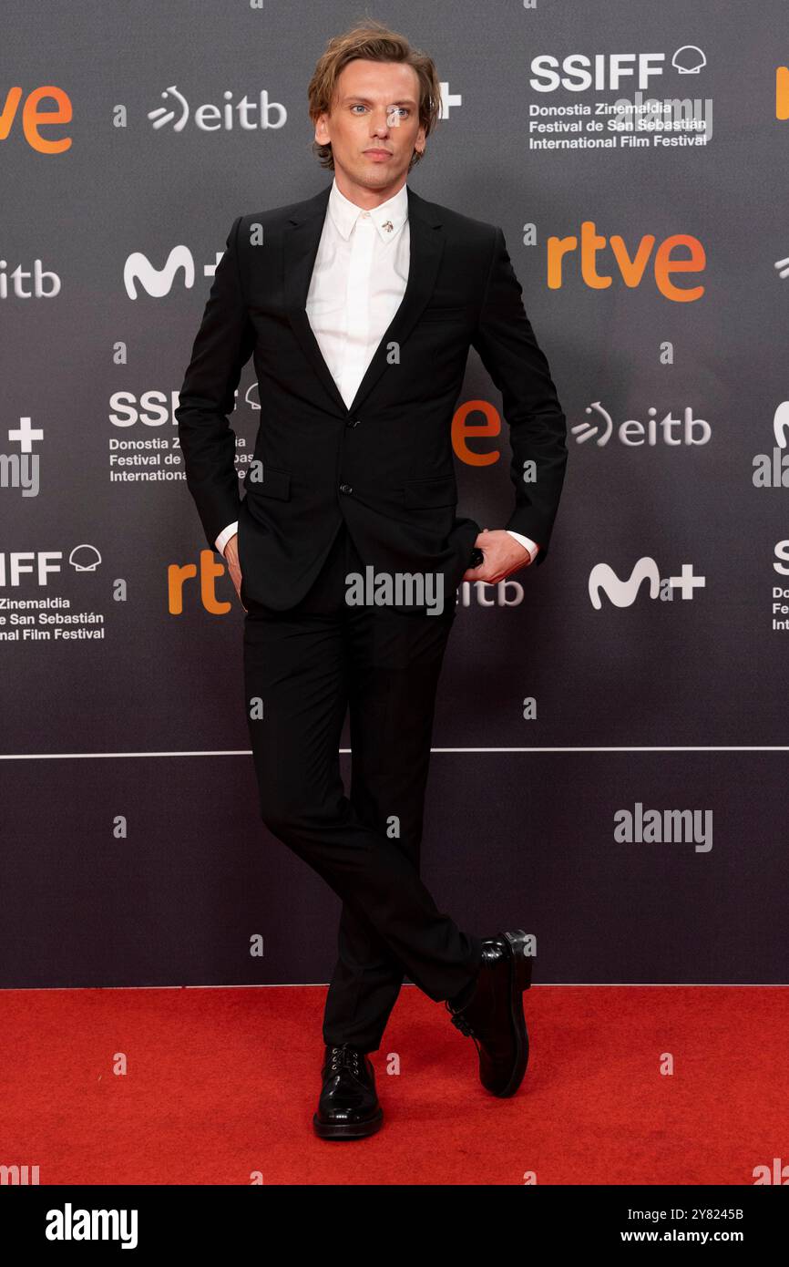 Jamie Campbell Bower nimmt an der Eröffnungszeremonie von „Emmanuelle“ während des 72. San Sebastian International Film Festivals im Kursaal Palace Teil. (Foto: Nacho Lopez / SOPA Images/SIPA USA) Stockfoto