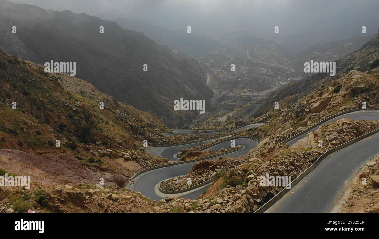 Auto in der Mountain Road, Provinz Jizan, Jabal Al Hashr, Saudi-Arabien Stockfoto