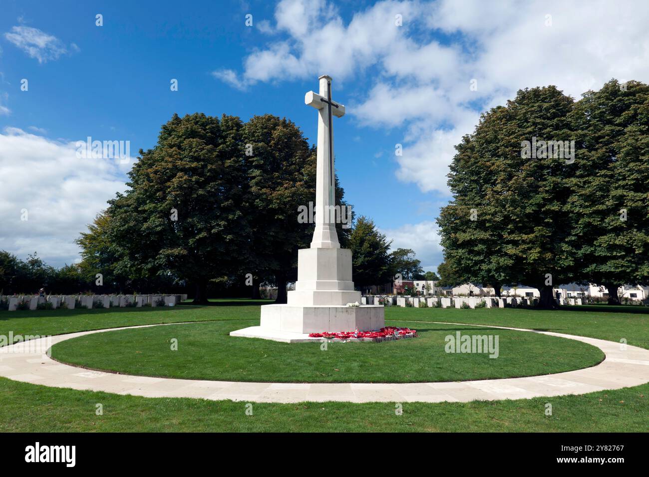 Das Opferkreuz auf dem Bayeux war Cemetery am Boulevard Fabian Ware, Bayeux, Normandie, Frankreich Stockfoto