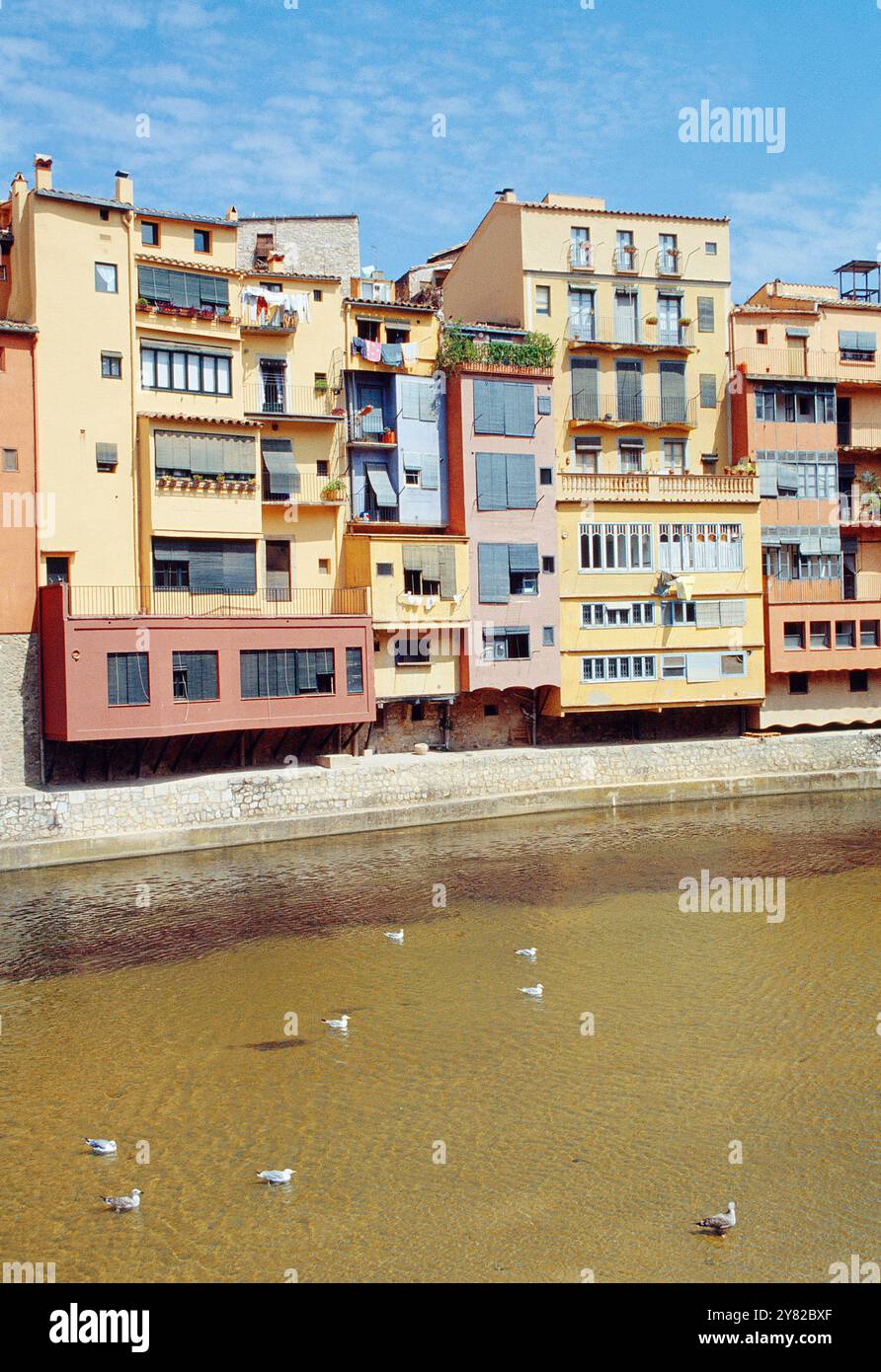 Altstadt und Fluss Onyar. Girona, Katalonien, Spanien. Stockfoto