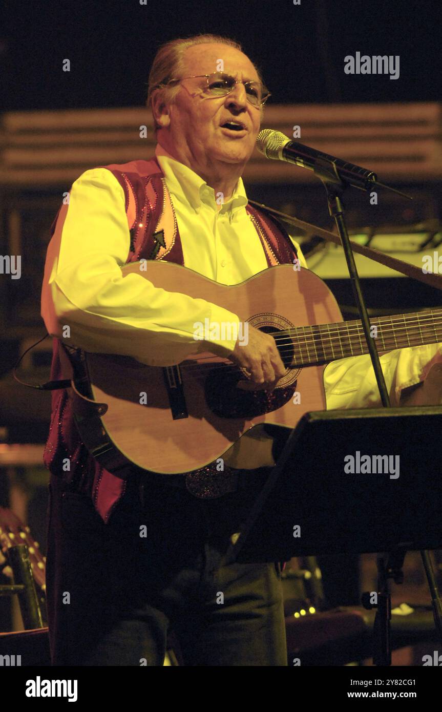 Mailand italien 19/07/2007 Renzo Arbore und das Orchester Italiana während des Live-Konzerts im Teatro Smeraldo Stockfoto