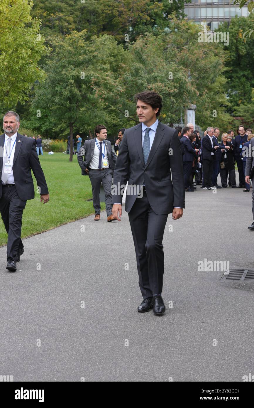 New York, USA. September 2024. New York, NY - 24. September 2024: Der kanadische Premierminister Justin Trudeau spricht während eines Briefings vor der Generalversammlung der Vereinten Nationen in New York. Trudeau erörterte die Rolle Kanadas bei der Bewältigung globaler Probleme, darunter Klimawandel, Menschenrechte und internationale Friedenssicherungsbemühungen. Er betonte Kanadas Engagement für Multilateralismus und globale Zusammenarbeit und hob die laufenden diplomatischen Bemühungen hervor. Foto: Luiz Rampelotto/EuropaNewswire/SIPA USA Credit: SIPA USA/Alamy Live News Stockfoto