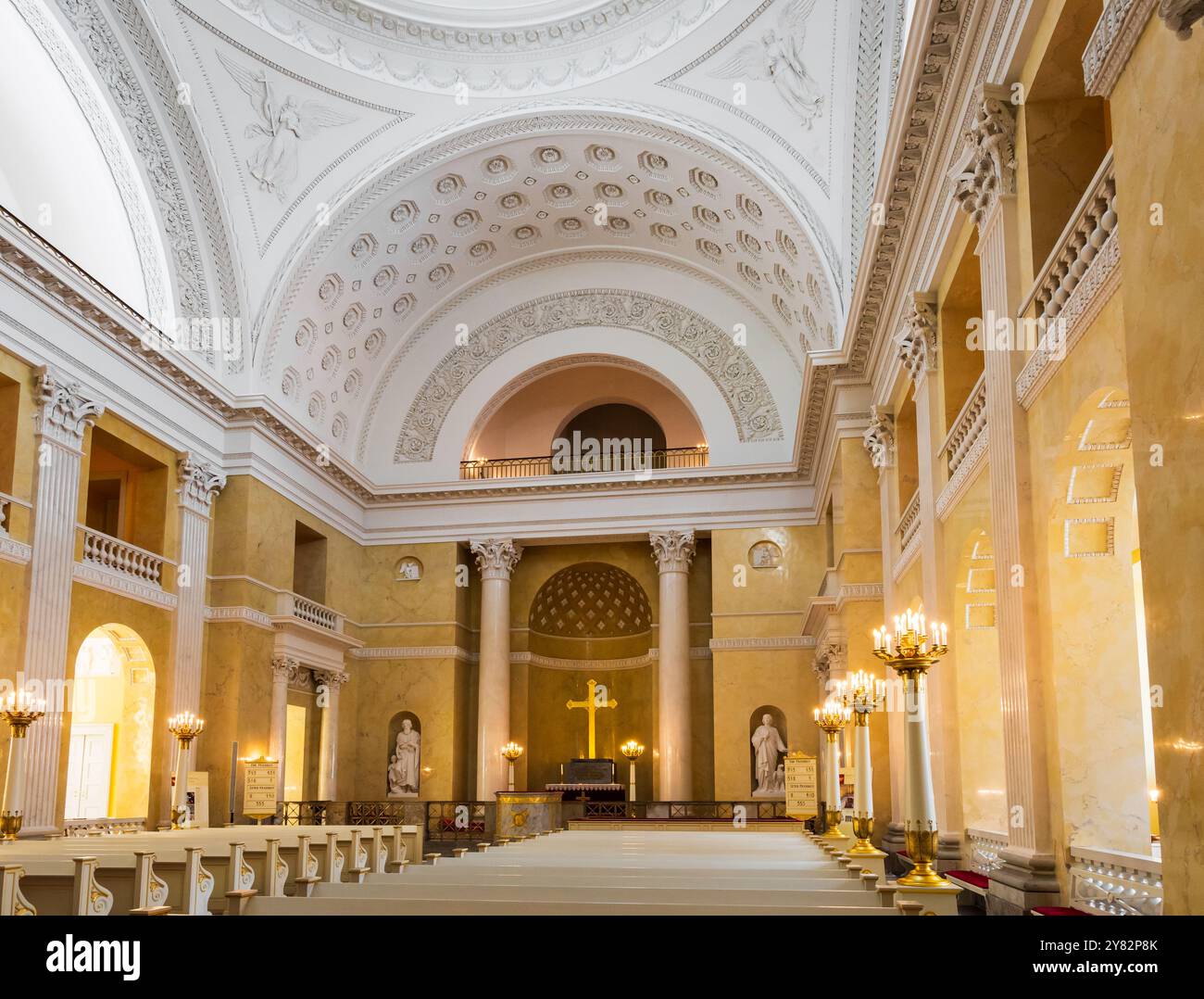 Innenraum des Kirchenschiffs der Christiansborg-Schlosskapelle im neoklassizistischen Stil in Kopenhagen, Dänemark. Stockfoto