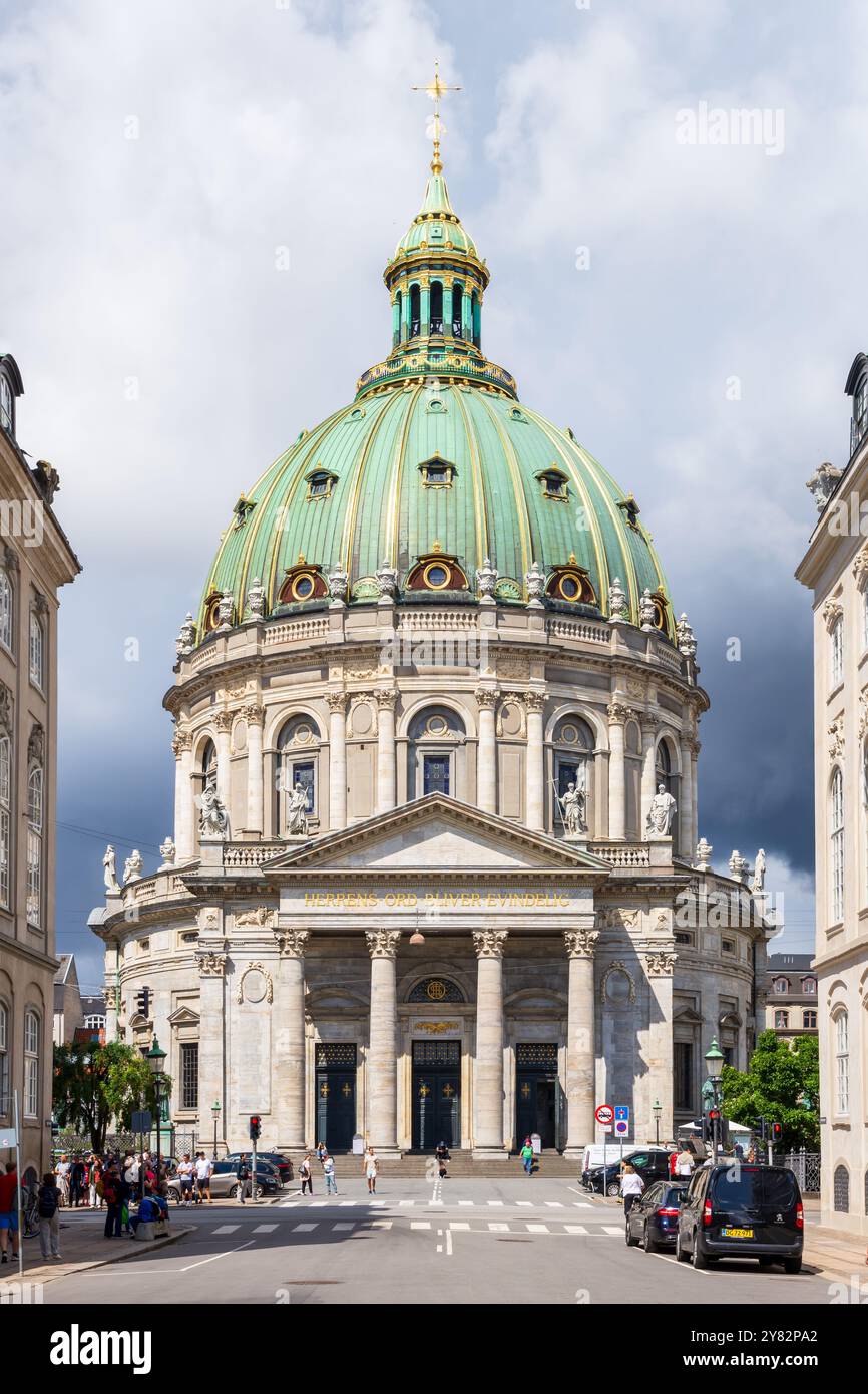 Die Frederik’s Church, auch Marmorkirken genannt, ist eine evangelisch-lutherische Kirche im Rokoko-Stil mit einer großen Kuppel in Kopenhagen, Dänemark. Stockfoto