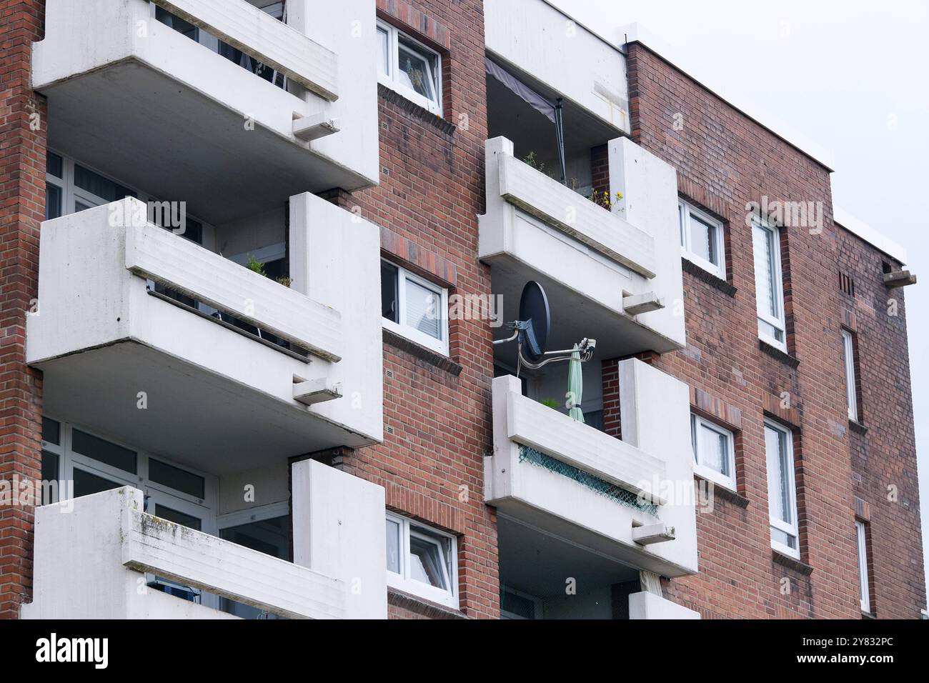Düsseldorf 02.10.2024 Wohnungen Wohnungsnot Mietswohnung Mieten Mietpreis soziale Wohnungsbau Sozialwohnung Immobilien Wohnraummangel Wohnung Baustelle Neubau Mehrfamilienhaus Mietspiegel Mietpreisspiegel Immobilie Wohnungsmangel Baustau Wohnimmobilie Wohnungsimmobilien Mietpreise Altbau Leerstand Baumaterial Baustoffe Ballungsgebiet bezahlbarer Wohnraum CO2-Preis CO2 Bundes-Klimaschutzgesetz Heizen Heizung Klimapaket Mieter Vermieter Mietpreisbremse Klimasteuer Energiewende Büro Homeoffice Home-Office Konjunkturpaket Grundsteuererklärung Wohngeld Grundsteuererklärung Wohngeld Wohngeld Wohngeld Wohngeld Stockfoto