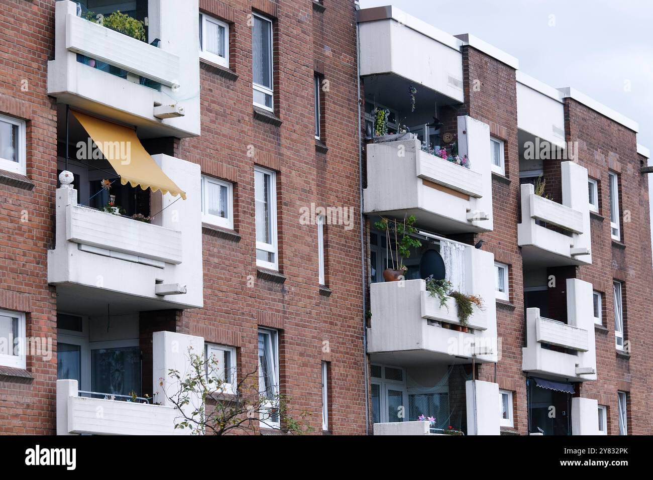 Düsseldorf 02.10.2024 Wohnungen Wohnungsnot Mietswohnung Mieten Mietpreis soziale Wohnungsbau Sozialwohnung Immobilien Wohnraummangel Wohnung Baustelle Neubau Mehrfamilienhaus Mietspiegel Mietpreisspiegel Immobilie Wohnungsmangel Baustau Wohnimmobilie Wohnungsimmobilien Mietpreise Altbau Leerstand Baumaterial Baustoffe Ballungsgebiet bezahlbarer Wohnraum CO2-Preis CO2 Bundes-Klimaschutzgesetz Heizen Heizung Klimapaket Mieter Vermieter Mietpreisbremse Klimasteuer Energiewende Büro Homeoffice Home-Office Konjunkturpaket Grundsteuererklärung Wohngeld Grundsteuererklärung Wohngeld Wohngeld Wohngeld Wohngeld Stockfoto