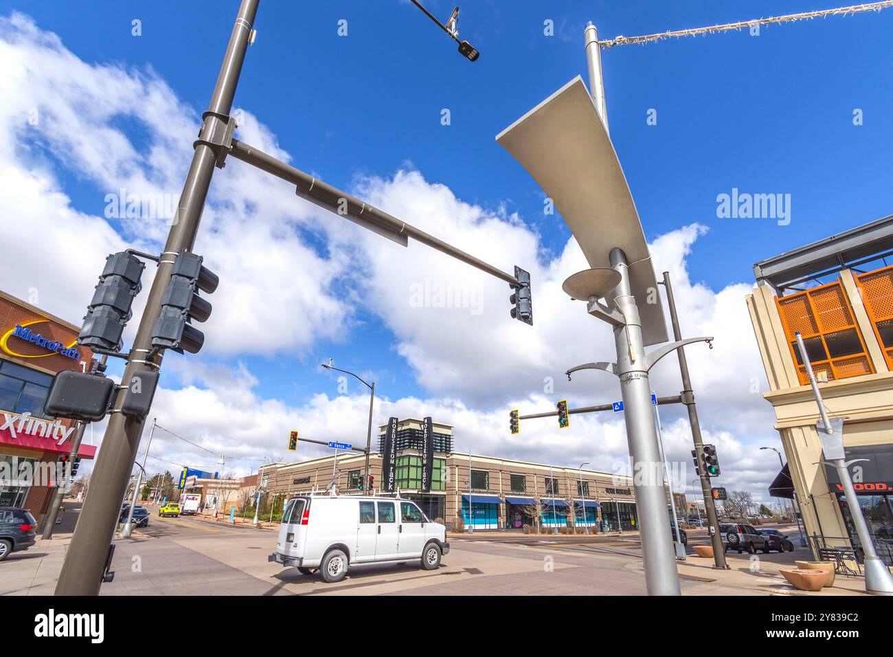 Kreuzung von W Alaska Dr und S Vance Street, Lakewood, Colorado, USA. Stockfoto