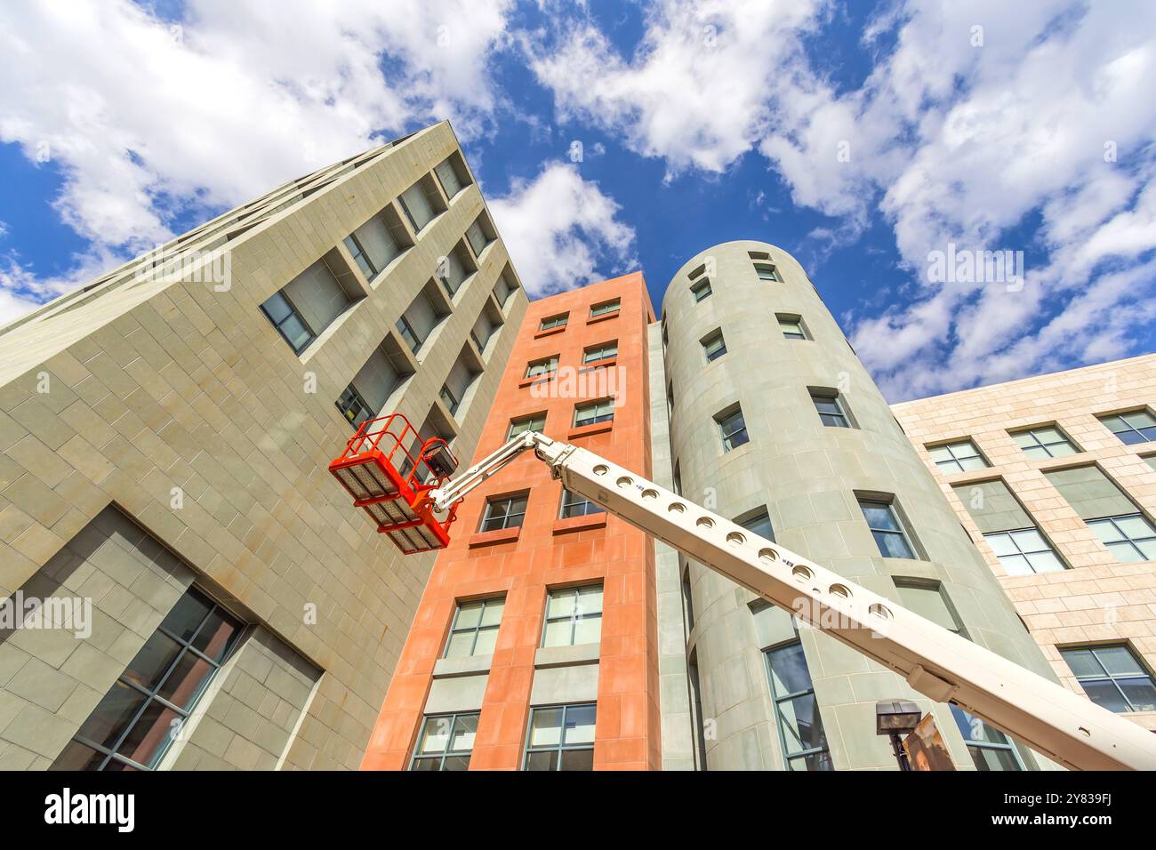 Letzte Bauarbeiten an der Denver Public Library / Central Library an der W 14th Avenue - Denver, Colorado, USA. Stockfoto