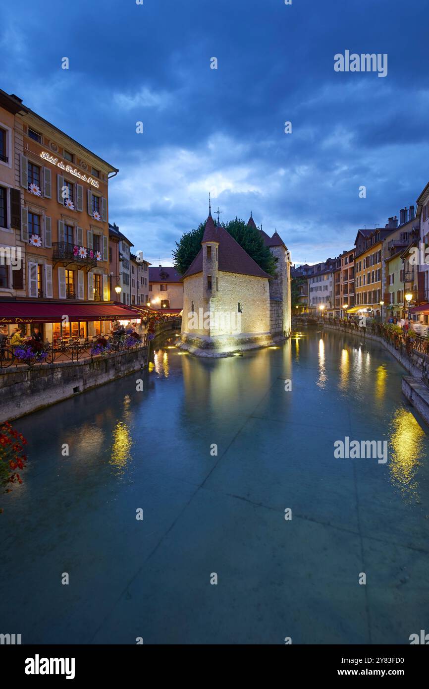 Château d'Annecy in der Abenddämmerung, Annecy, Frankreich Stockfoto