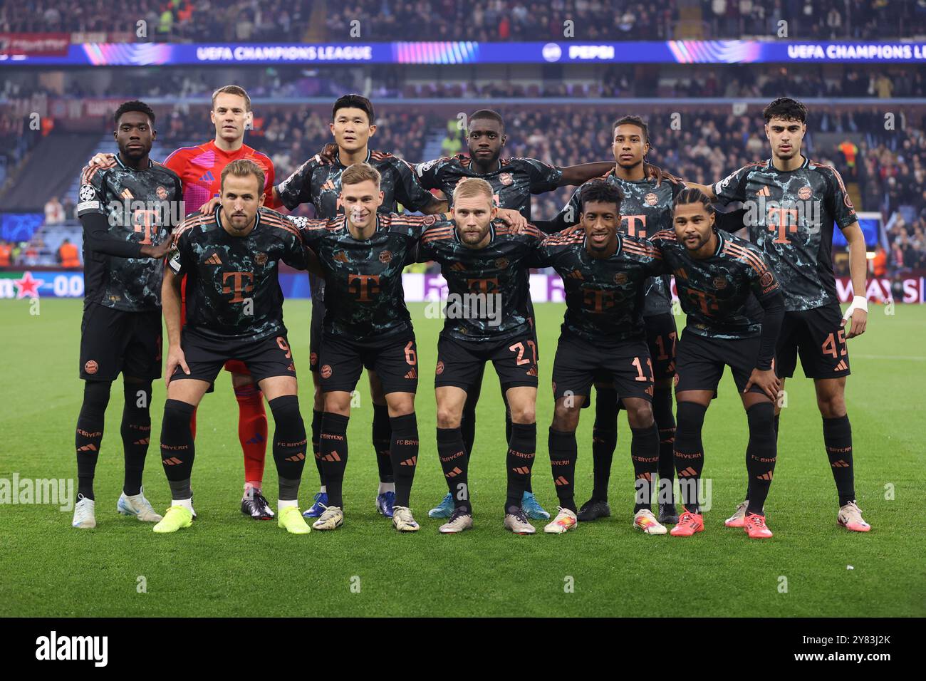 Birmingham, Großbritannien. Oktober 2024. Das Team Bayern München steht vor dem Spiel der UEFA Champions League im Villa Park, Birmingham, für ein Foto an. Der Bildnachweis sollte lauten: Cameron Smith/Sportimage Credit: Sportimage Ltd/Alamy Live News Stockfoto