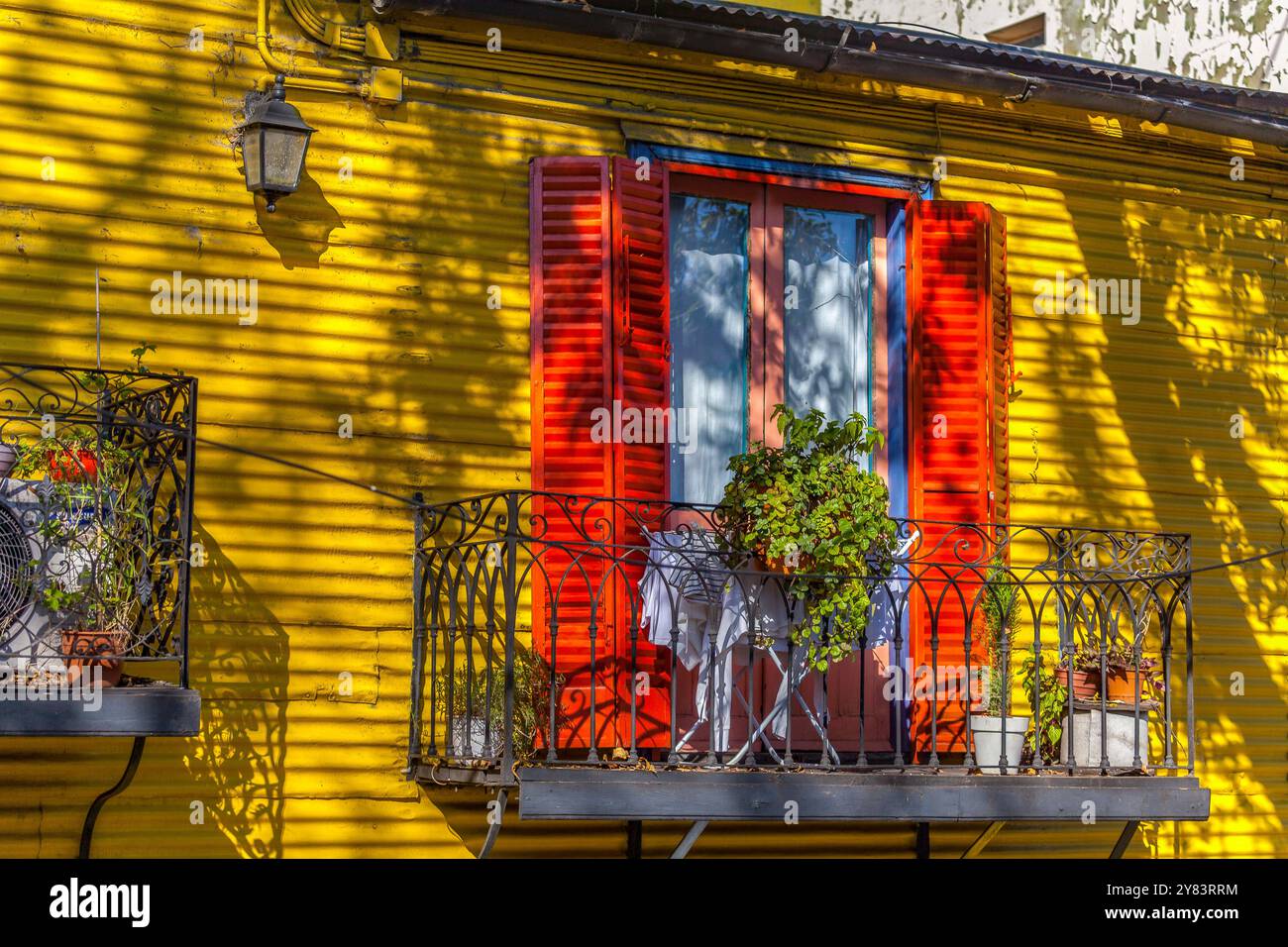 Balkon auf dem farbenfrohen La Boca Markt in Buenos Aires, Argentinien Stockfoto