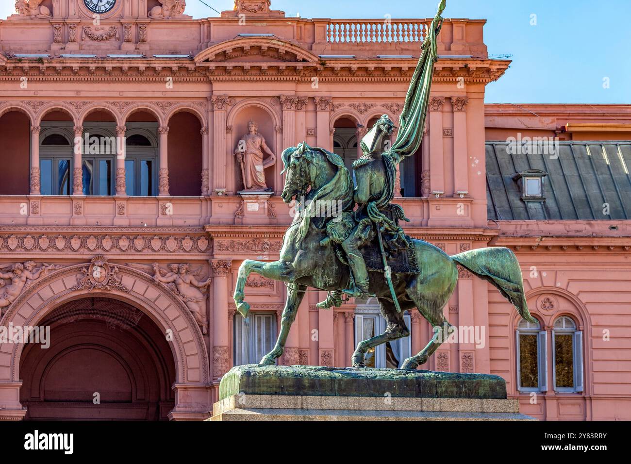 Bronze Reiterstatue von General Manuel Belgrano, vor der Casa Rosada (Rosa Haus), Plaza Mayor, Buenos Aires, Argentinien Stockfoto