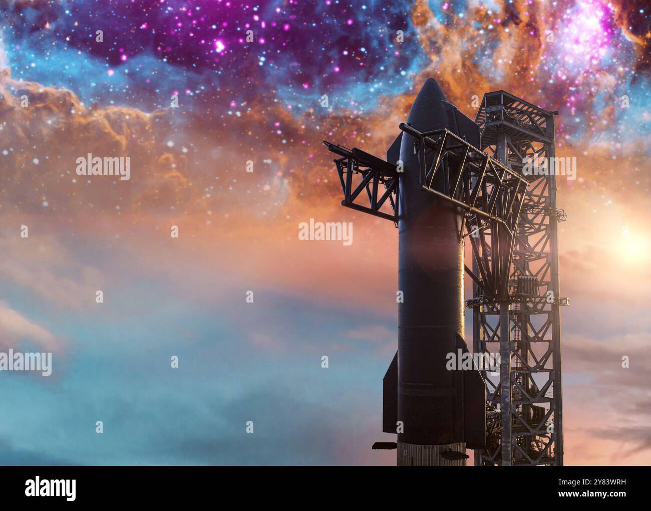 Schweres Raumschiff startet Mission auf Himmelshintergrund mit Nebel und Sternen. Elemente dieses Bildes, bereitgestellt von der NASA. Stockfoto