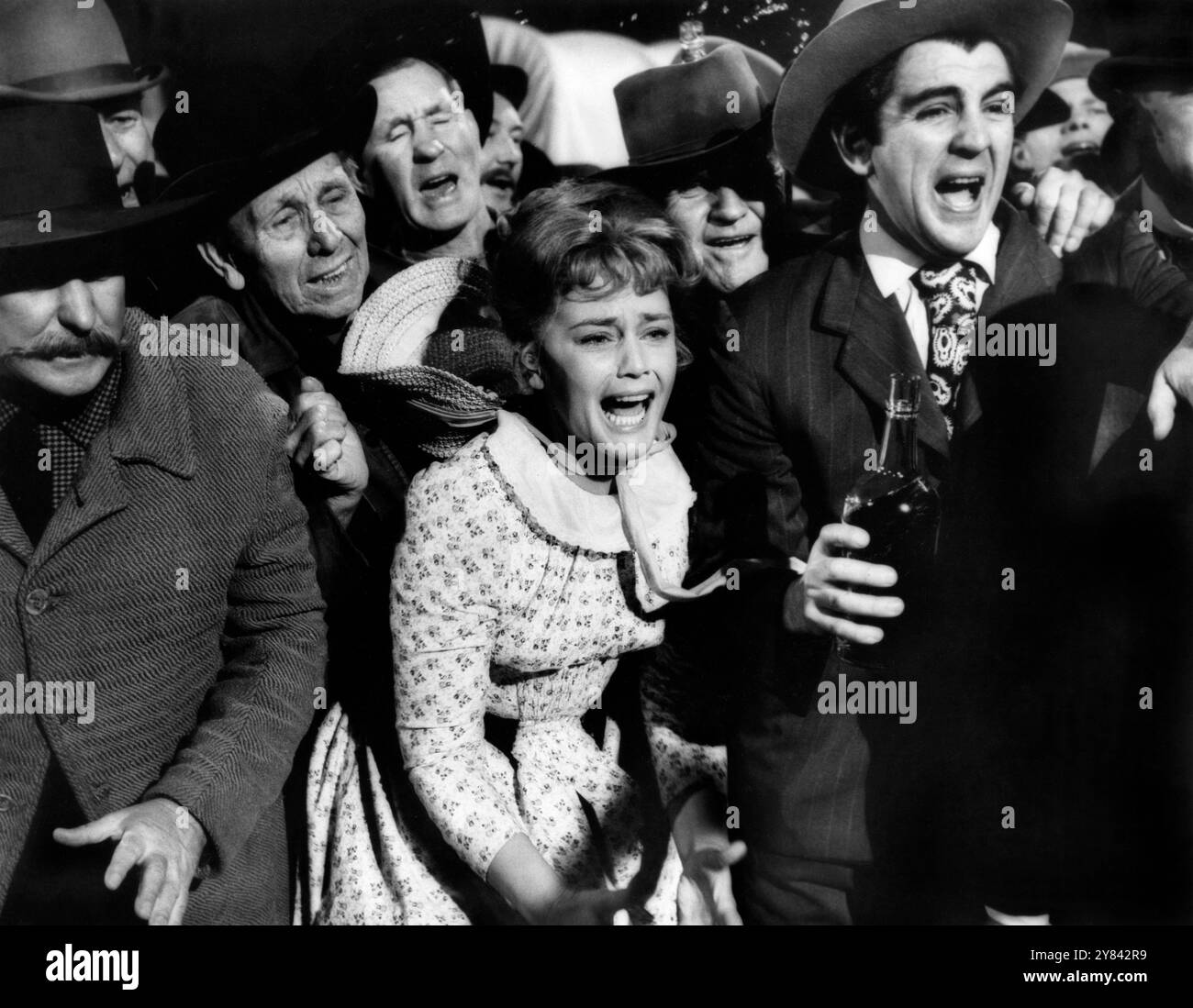 Maria Schell (Mitte), am Set des Westernfilms „Cimarron“, MGM, 1960 Stockfoto