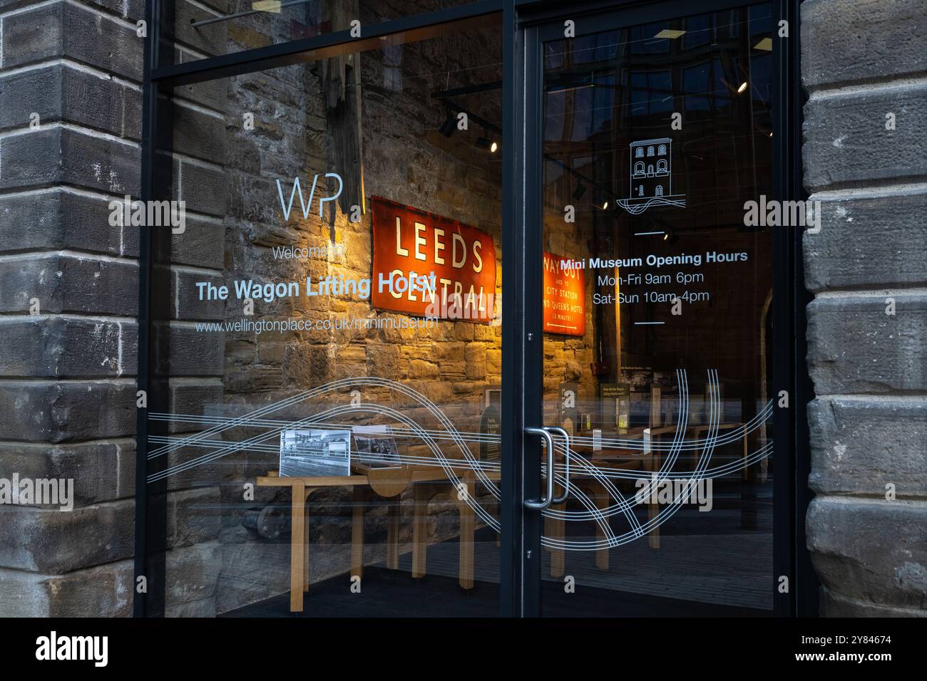Das Wagon Lifting Hoist Mini Museum, ein verbliebener Teil der ursprünglichen Leeds Central Station, Wellington Place, Leeds, West Yorkshire, England, UK Stockfoto