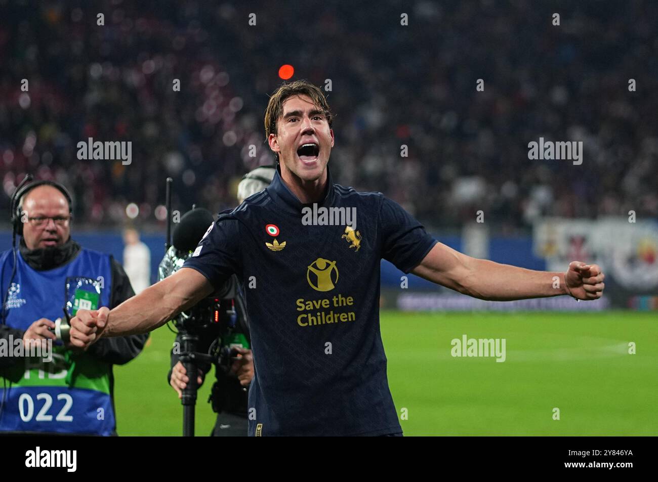 Red Bull Arena, Leipzig, Deutschland. Oktober 2024. DuÅ¡an VlahoviÄ‡ von Juventus mit Nachspielfeier während eines Champions League Group Phase 2 Spiels, RB Leipzig gegen Juventus, in der Red Bull Arena, Leipzig, Deutschland. Ulrik Pedersen/CSM/Alamy Live News Stockfoto