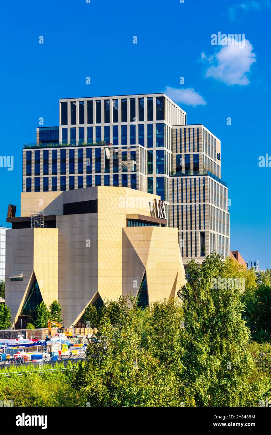 Neues V&A East Museum und London College Gebäude in East Bank, Stratford, London, England Stockfoto