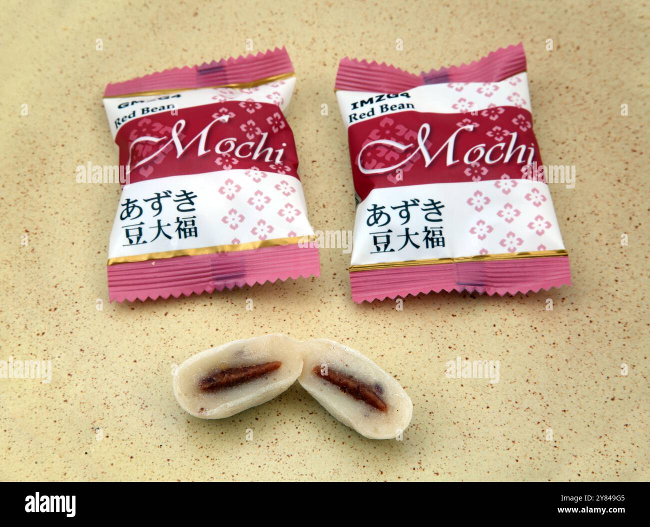 Royal Family Rote Bohnen Mochi Japanische Reiskuchen aus Mochigome und Azuki Rote Bohnen Paste hergestellt in Taiwan Stockfoto