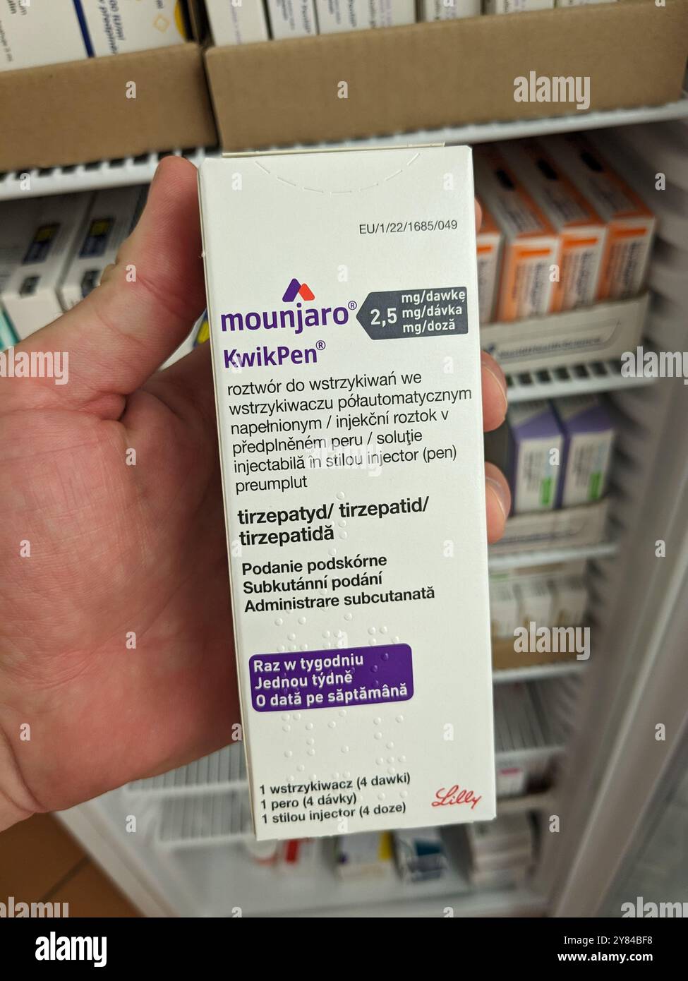 Prag, Tschechische Republik, 28. August 2024: MOUNJARO ELI LILLY Tirzepatide Injektions-Pen Antidiabetika zur Behandlung von Typ-2-Diabetes Stockfoto