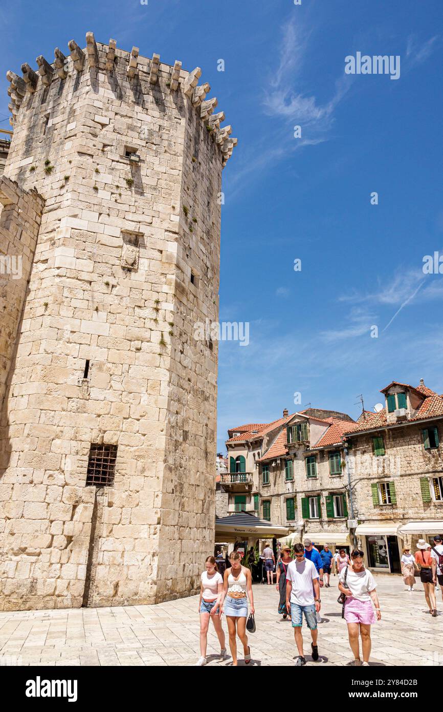 Split Kroatien, Altstadt, Trg Brace Radic Platz der Radic Brüder, Obstplatz, mittelalterliches venezianisches Schloss Mletacki kastel, pentagon Form große Mitte Stockfoto
