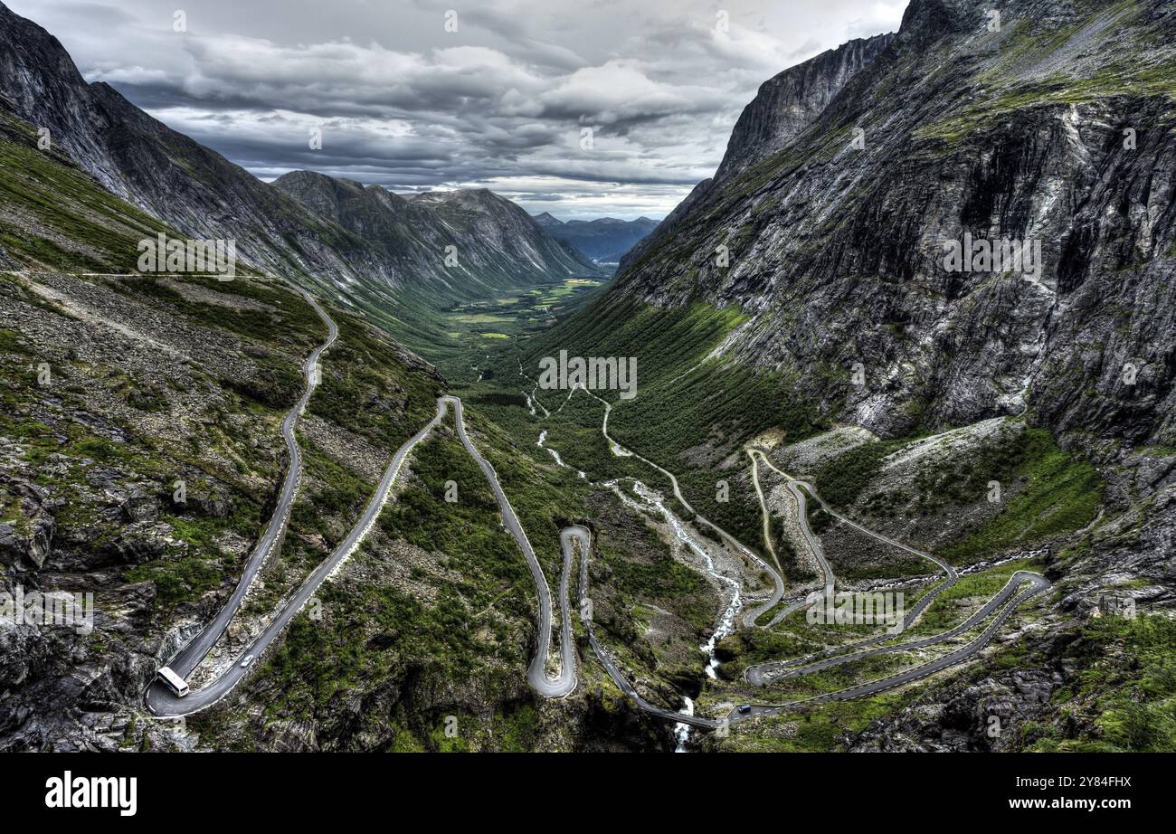 Panoramablick auf den Trollstigen, eine Bergpassstraße in Norwegen Stockfoto