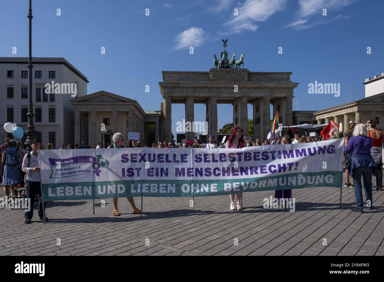 Deutschland, Berlin, 16.09.2023, Proabortionisten demonstrieren in Berlin. Mehrere hundert Anti-Abtreibungsaktivisten haben sich für bedingungslose Maßnahmen ausgesprochen Stockfoto