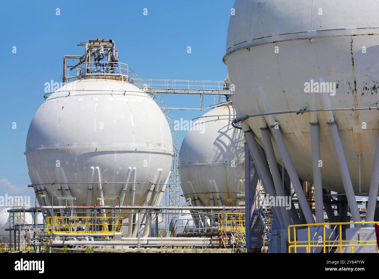 Raffinerie-Stauseen Stockfoto