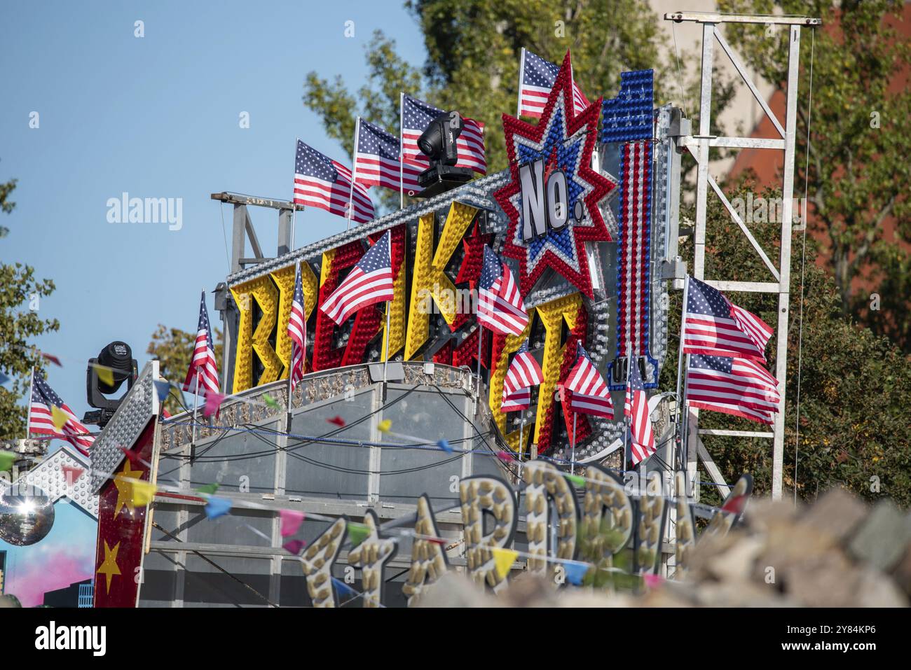 US-Flaggen, Nationalflagge der USA, Vergnügungsfahrt, Messe, Magdeburg, Sachsen-Anhalt, Deutschland, Europa Stockfoto