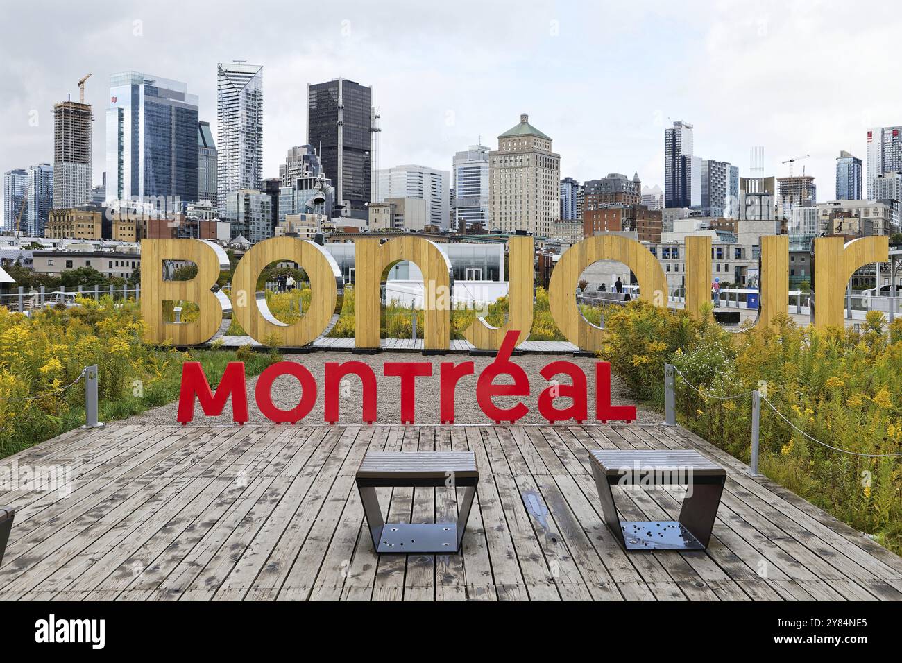 Am Kreuzfahrtterminal mit Blick auf die Stadt, Montreal, Provinz Quebec, Kanada, Nordamerika Stockfoto