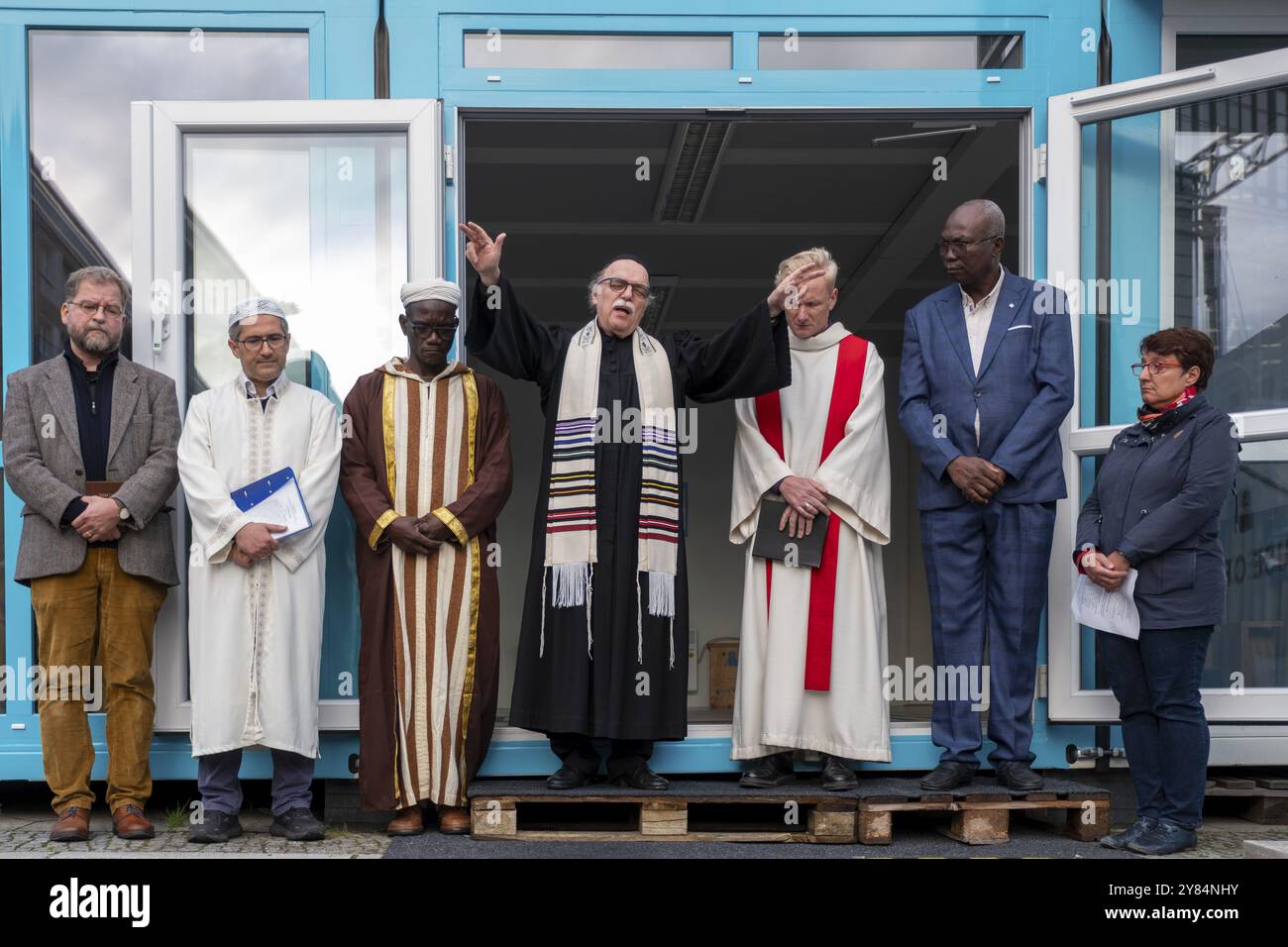 Deutschland, Berlin, 10. Oktober 2023, Gebet für Frieden für Israel. Vertreter des Islam, des Judentums, der Kirchen und des Baha'i-Glaubens beten für Frieden in Stockfoto