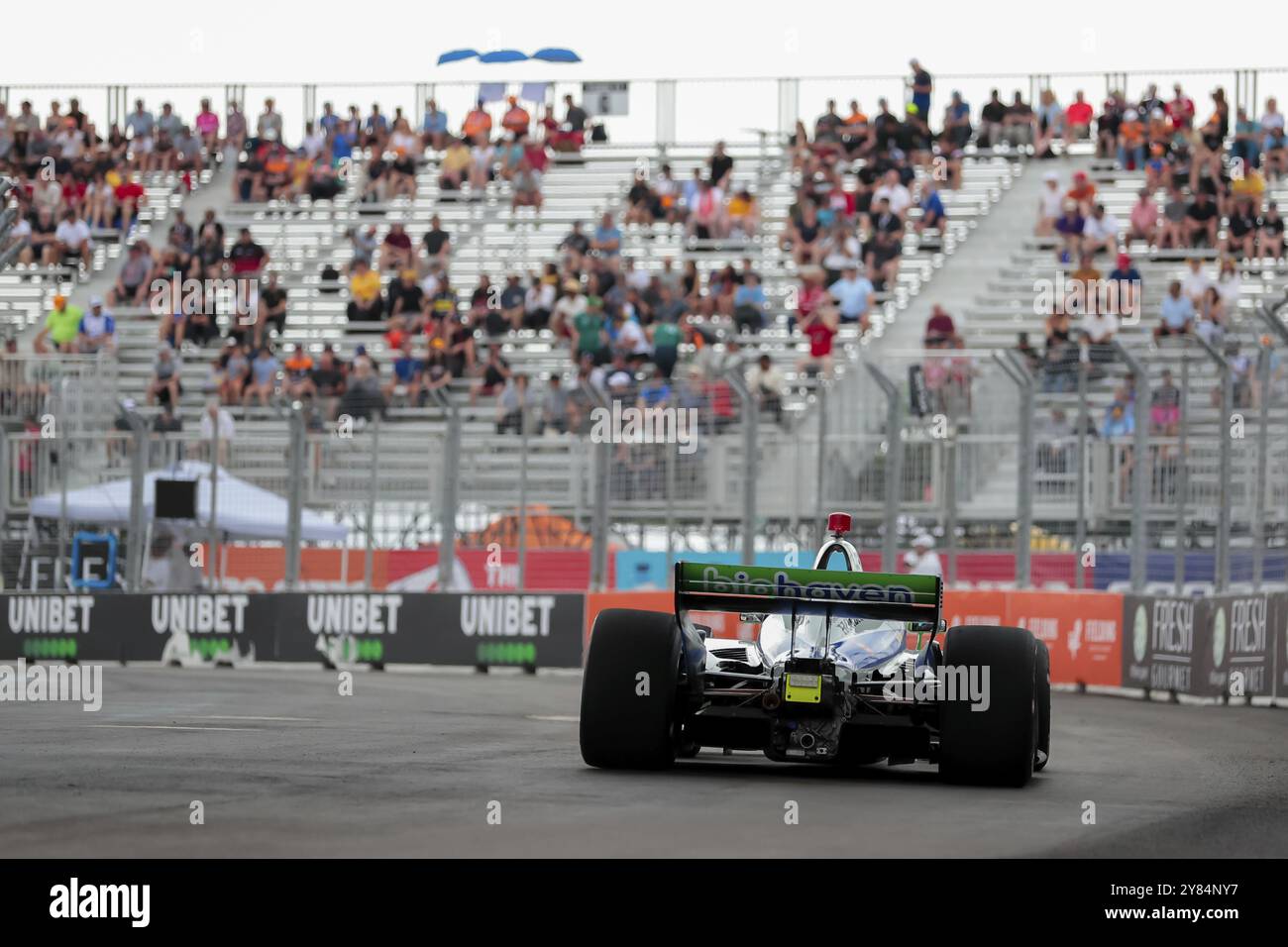 STING RAY ROBB (R) (51) aus Payette, Idaho, läuft während der Honda Indy Toronto in Toronto, ON, CAN durch die Straßen Stockfoto