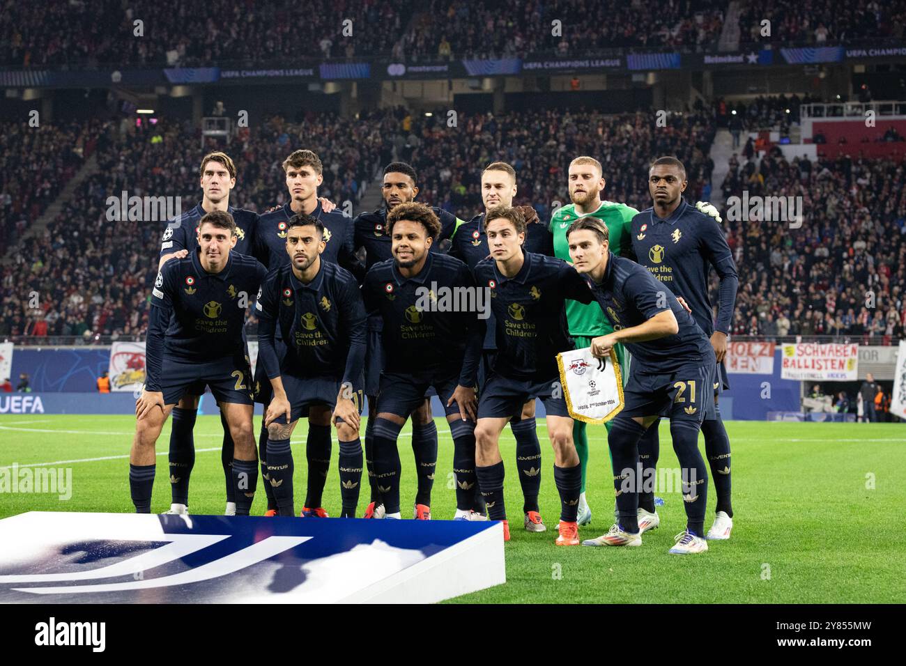 Leipzig, Deutschland. Oktober 2024. Das Startelf von Juventus für das UEFA Champions League Spiel zwischen RB Leipzig und Juventus in der Red Bull Arena in Leipzig. Quelle: Gonzales Photo/Alamy Live News Stockfoto