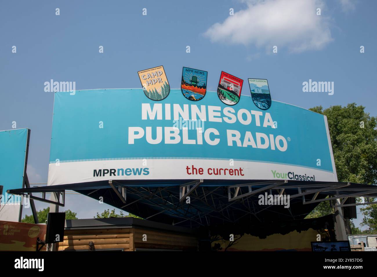 Falcon Heights, Minnesota. Logo und Schild des öffentlichen Radiosenders von Minnesota am Stand der Minnesota State Fair. Stockfoto