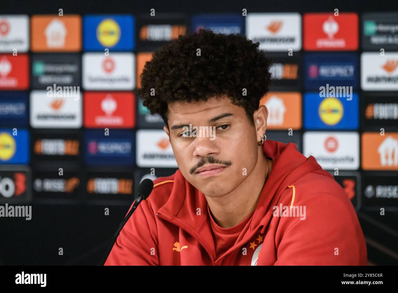 RIGA, Lettland. Oktober 2024. GALATASARAY-Team, während der Pressekonferenz vor dem Spiel der UEFA Europa League zwischen RFS und GALATASARAY. Quelle: Gints Ivuskans/Alamy Live News Stockfoto