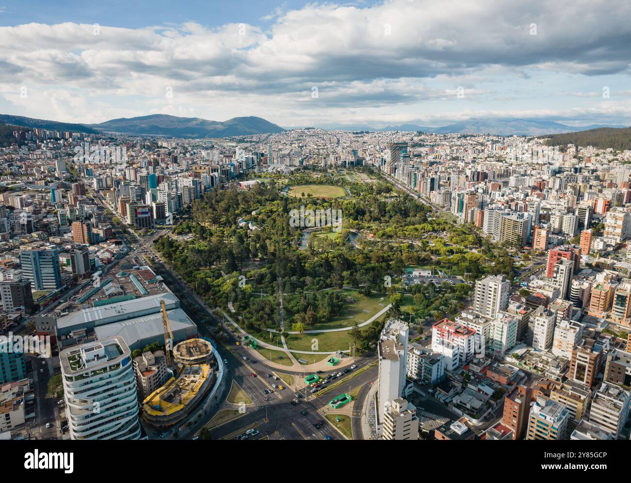 Luftaufnahme des La Carolina Parks in der Stadt Quito, Ecuador, Finanzviertel der Stadt und der mit der größten städtischen Entwicklung Stockfoto