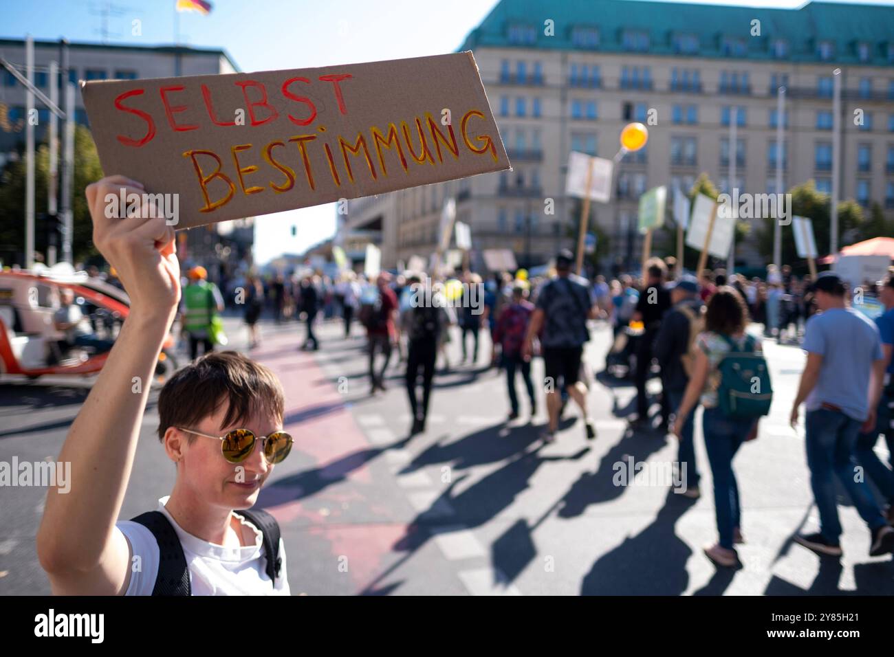 Frauenrechtsgruppen protestieren in Berlin gegen eine zeitgleich stattfindende Demonstration von Abtreibungsgegnern unter dem Motto Marsch für das Leben . Sie fordern unter anderem die Abschaffung des ß218. / Frauenrechtsgruppen protestieren in Berlin gegen eine gleichzeitige Demonstration von Anti-Abtreibung-Aktivistinnen unter dem Motto March for Life . Unter anderem fordern sie die Abschaffung von ß218. Schnappschuss-Fotografie/K.M.Krause *** Frauenrechtsgruppen protestieren in Berlin gegen eine gleichzeitige Demonstration von Anti-Abtreibung-Aktivistinnen unter anderem unter dem Motto March for Life, Stockfoto