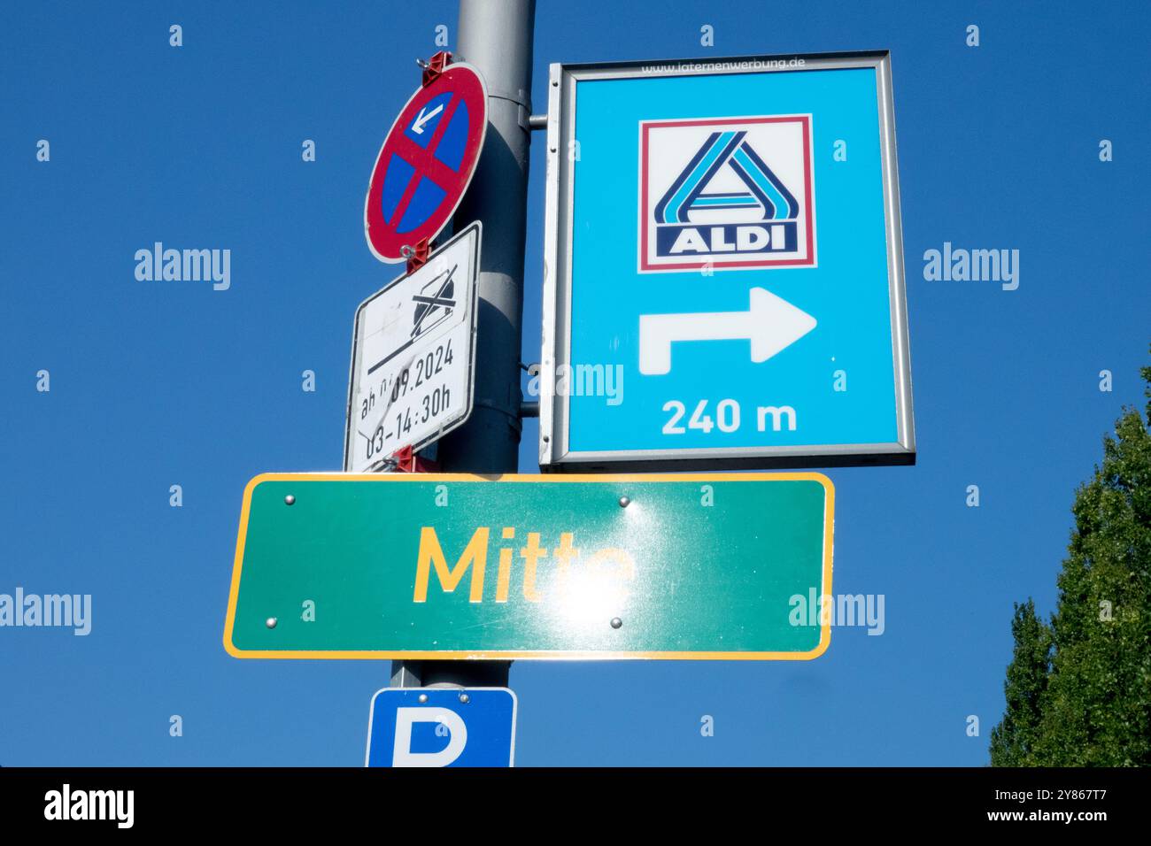 Verkehrsschilder Stadt Ortsschild Bezirk Mitte Berlin Deutschland Stockfoto