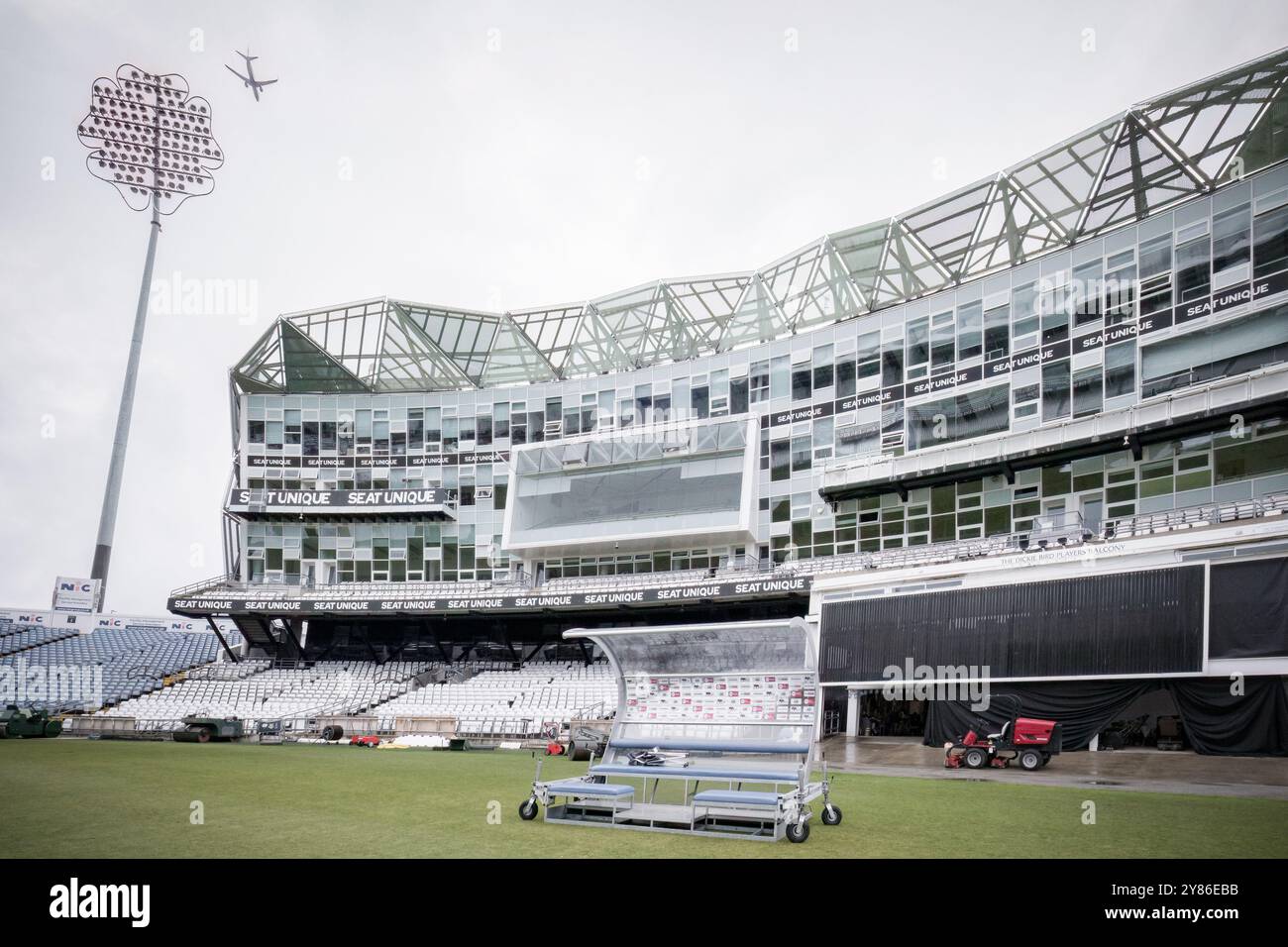 Allgemeine Ausblicke auf das Headingley Stadium, insbesondere auf den Carnegie Pavilion, in dem sich die Büros und die Mediensuite des Yorkshire Cricket Club befinden. Stockfoto