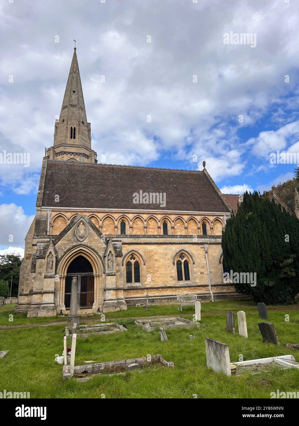 Die All Saints Pfarrkirche wurde 1862 von Sir George Gilbert Scott geweiht. Nocton, Lincolnshire, England Stockfoto Die All Saints Pfarrkirche wurde 1862 von Sir George Gilbert Scott geweiht. Nocton, Lincolnshire, England Stockfoto