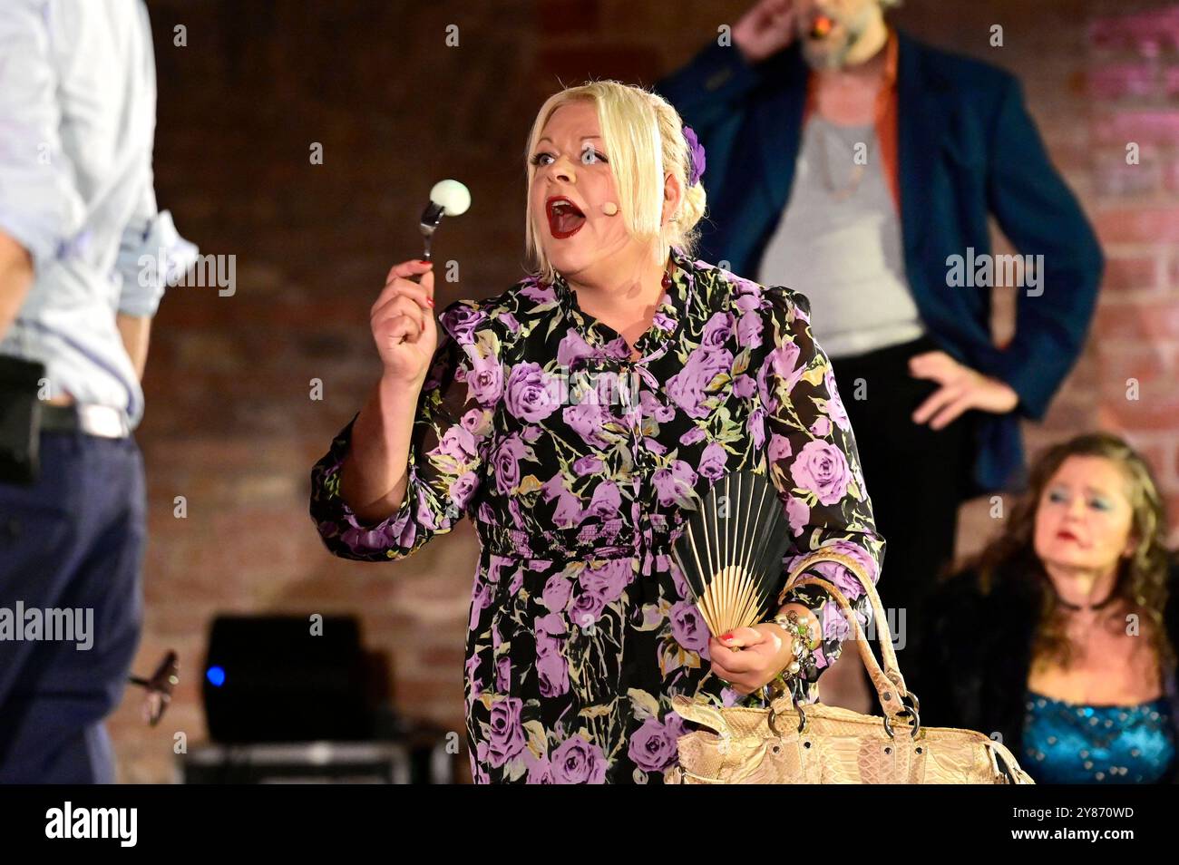 Tine Wittler bei der Premiere des Theaterstücks Jedermann in der Parochialkirche. Berlin, 02.10.2024 *** Tine Wittler bei der Uraufführung des Stücks Jedermann in der Parochialkirche Berlin, 02 10 2024 Foto:XM.xWehnertx/xFuturexImagex jedermann 4048 Stockfoto