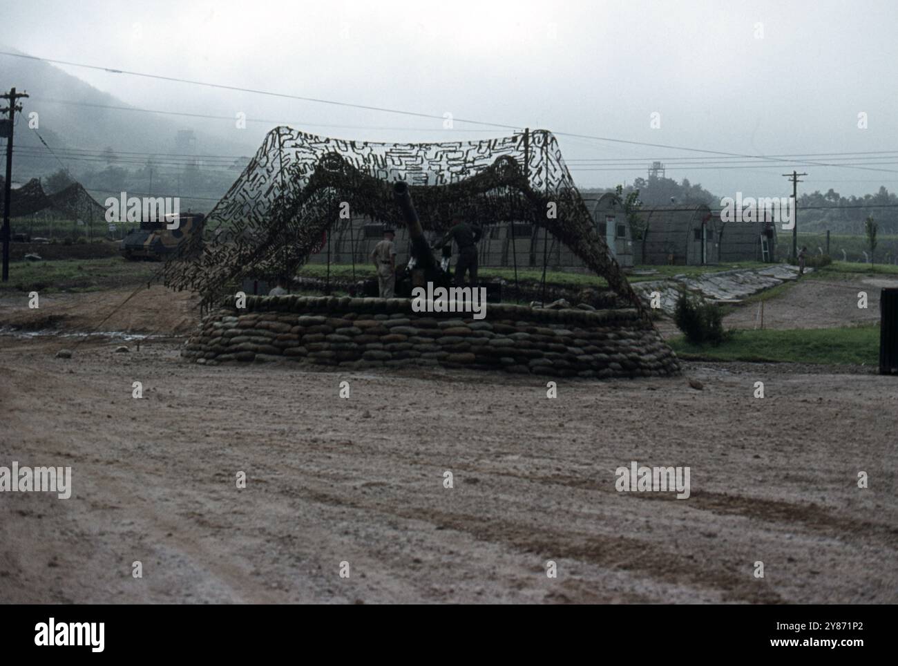 USA / US Army M107 Selbstfahrendes Geschütz 175 mm / 175 mm - mit Sitz in Südkorea / Republik Korea Fire Direction Center / FDC Stockfoto