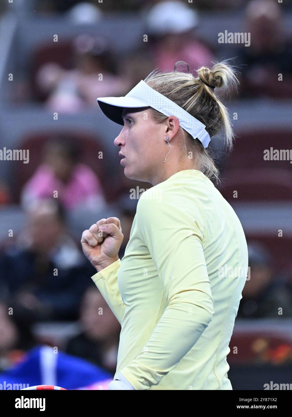 Peking, China. Oktober 2024. Yuliia Starodubtseva aus der Ukraine feiert im Viertelfinale der Frauen gegen Coco Gauff aus den Vereinigten Staaten beim Tennis-Turnier der China Open 2024 in Peking, China, 3. Oktober 2024. Quelle: Zhang Long/Xinhua/Alamy Live News Stockfoto