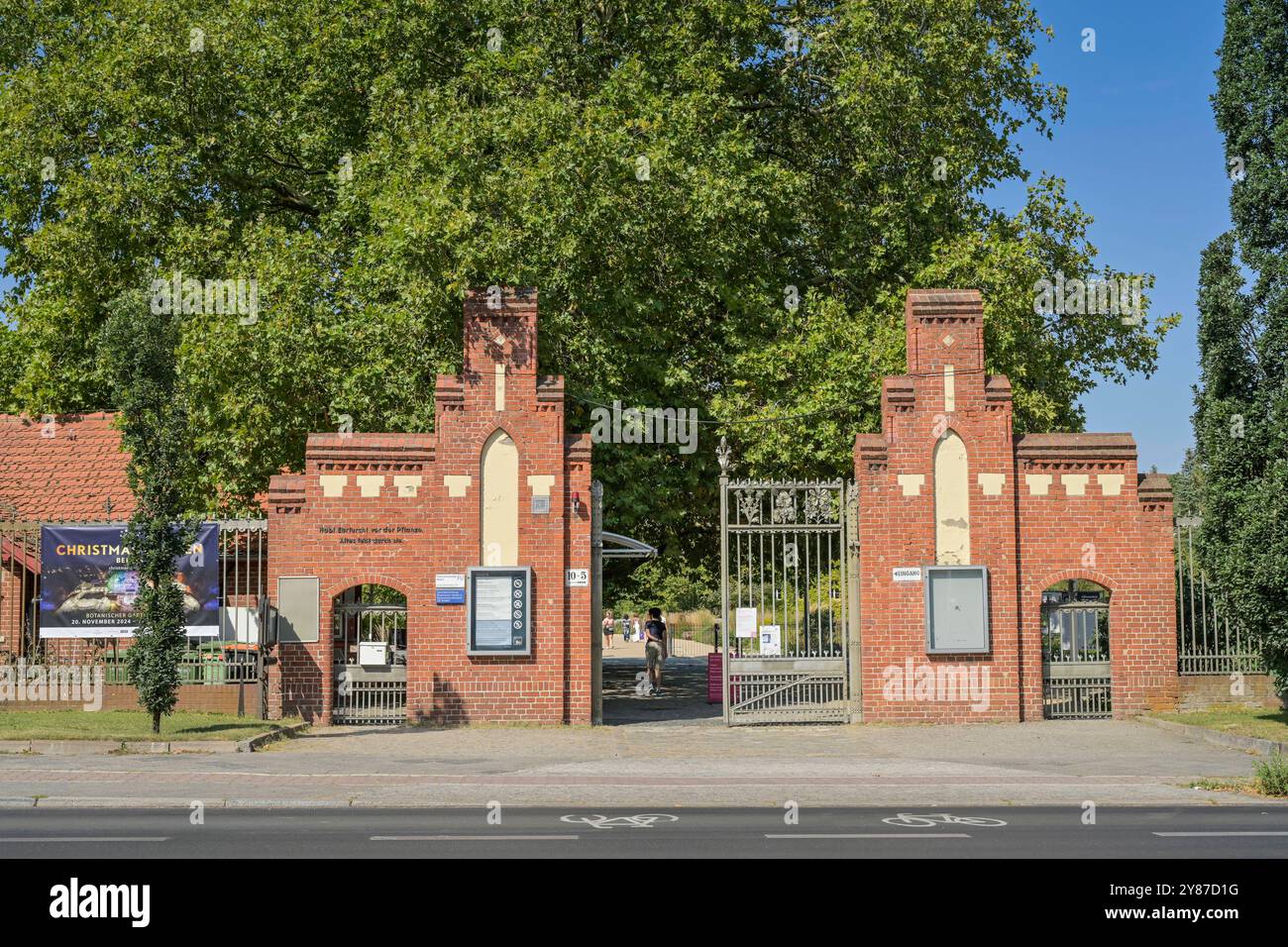 Eingang botanischer Garten, unter den Eichen, Lichterfelde, Steglitz-Zehlendorf, Berlin, Deutschland *** Eintritt zum Botanischen Garten, unter den Eichen, Lichterfelde, Steglitz Zehlendorf, Berlin, Deutschland Stockfoto