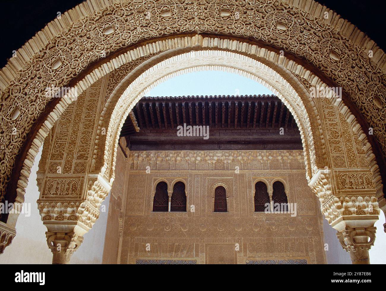 Bögen im Innenhof von Arrayanes. La Alhambra, Granada, Andalusien, Spanien. Stockfoto