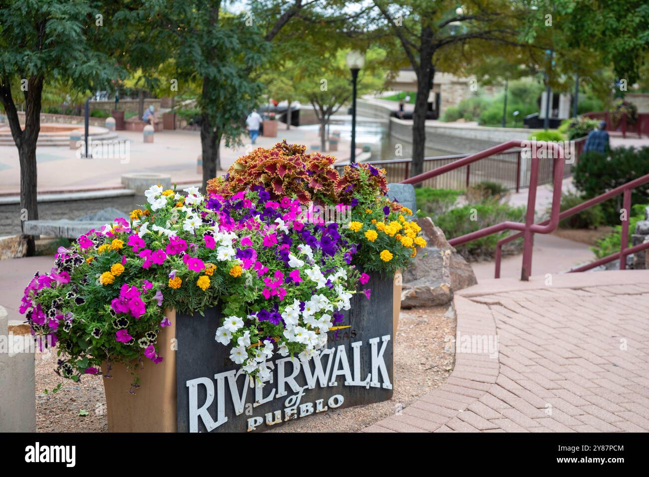 Pueblo, Colorado - der Pueblo Riverwalk im Herzen der Innenstadt. Stockfoto