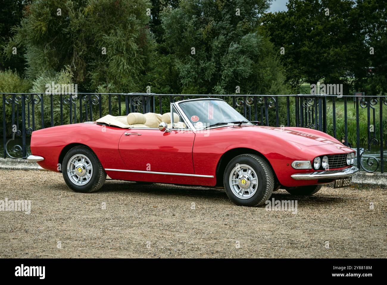 Fiat Dino Spyder. Concours of Elegance 2024, Hampton Court Palace, London, Großbritannien Stockfoto