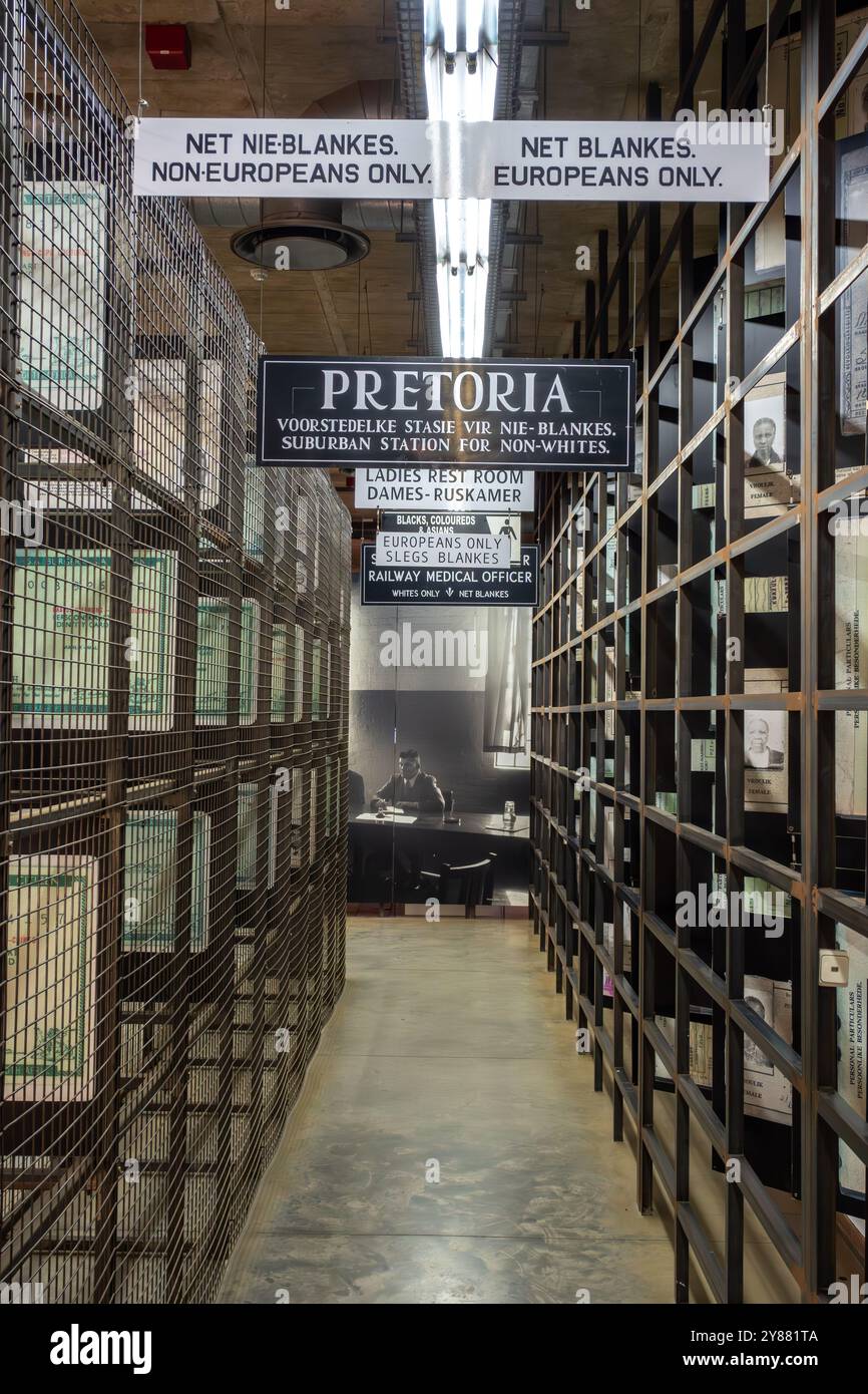 Johannesburg, Südafrika - 8. September 2022: Das Apartheid Museum, ein Museum, das die Apartheid und die Geschichte Südafrikas veranschaulicht, wurde in Nove eröffnet Stockfoto