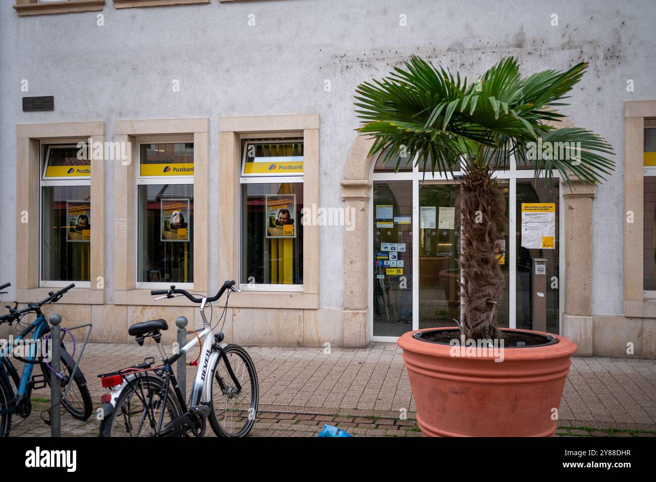 , Deutschland, Rheinland-Pfalz, Speyer, 23.09.2024, eine geschlossene Postfiliale in der Innenstadt von Speyer. Das Bild zeigt den Eingangsbereich mit Stockfoto